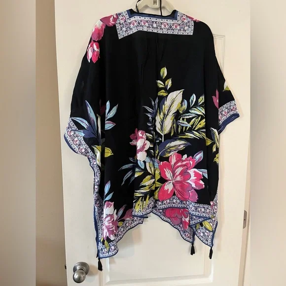 NEW! Vince Camuto Rayon Kimono Style Wrap, Ruana Black Floral OSFM - Picture 5 of 16